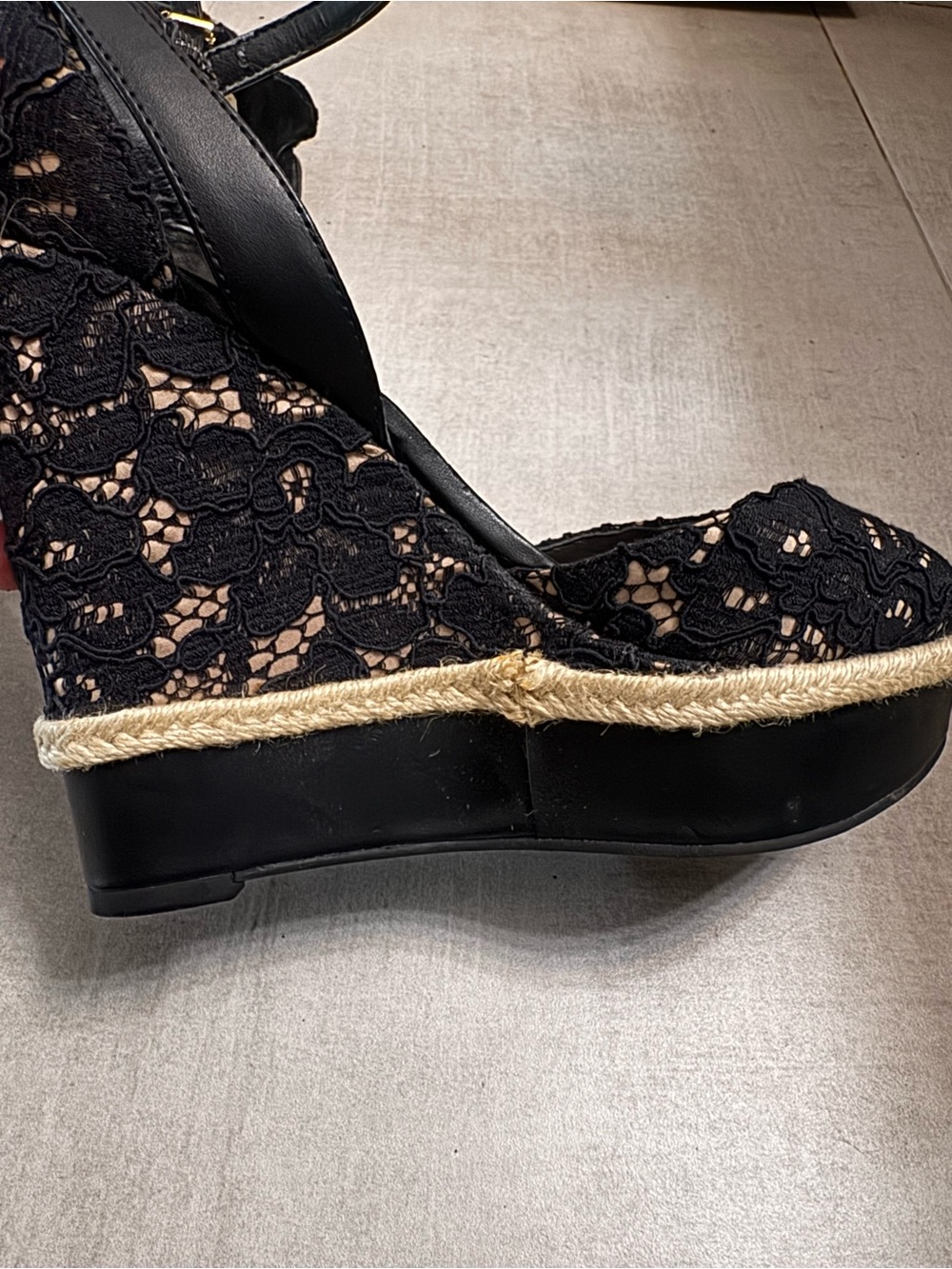 GUESS Black Lace Platform Wedge Sandals – Size 7M - Picture 6 of 8